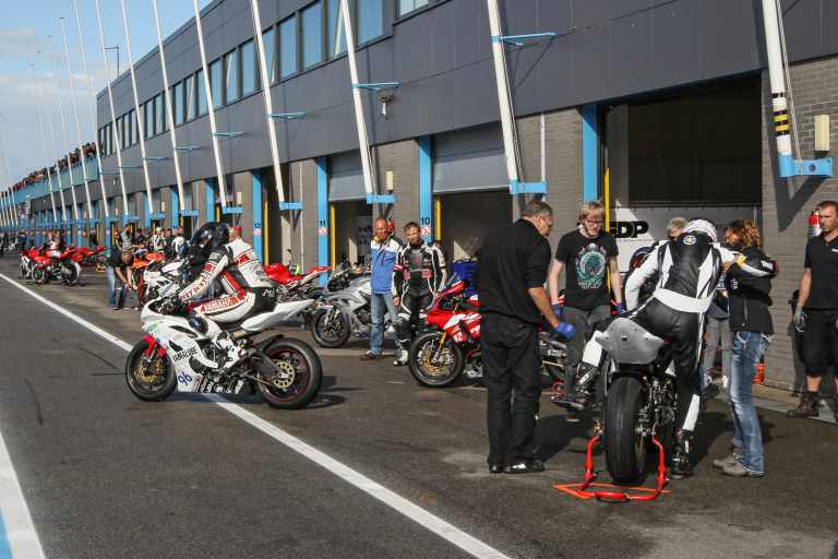 Team YAMALUBE Edwin Ott Motoren in de 501 van Assen