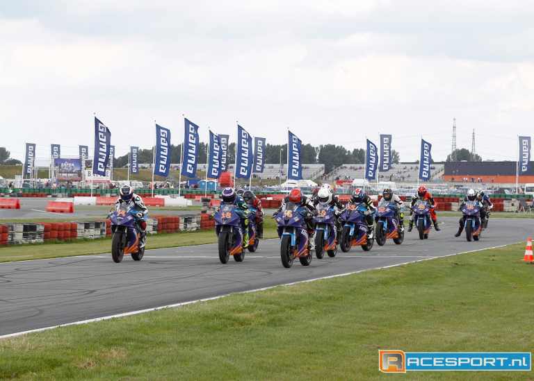 Yamaha R125 Cup Assen: Kevin Mijwaart stevent op tweede titel af