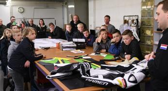 Workshop Damen Leathers en Shoei Helmets voor Molenaar NSF100 coureurs