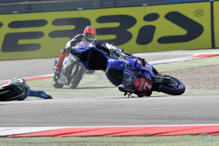 Marvin Fritz bij kennis na zware crash STK1000 race
