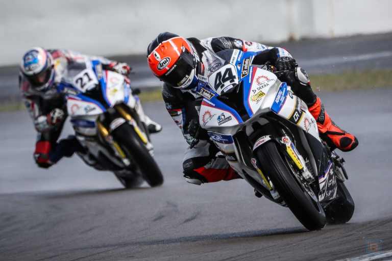 IDM Superbike 1000: Danny de Boer wint ook op een BMW