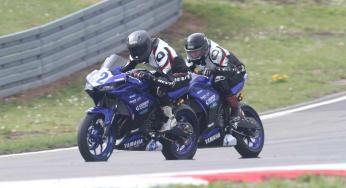 IDM Supersport 300: Finn de Bruin wint eerste race op de Nürburgring