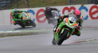 British Supersport: Winst voor Benjamin Currie in verregende sprintrace Assen