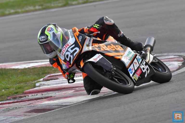 Collin Veijer begint sterk aan het seizoen: pole en overwinning
