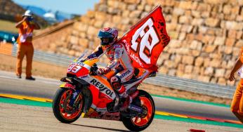 Márquez wint titanenstrijd in Aragón voor Dovizioso, Lorenzo crasht