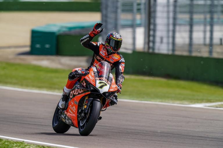 Davies pakt pole position voor Ducati op Imola, Van der Mark achtste