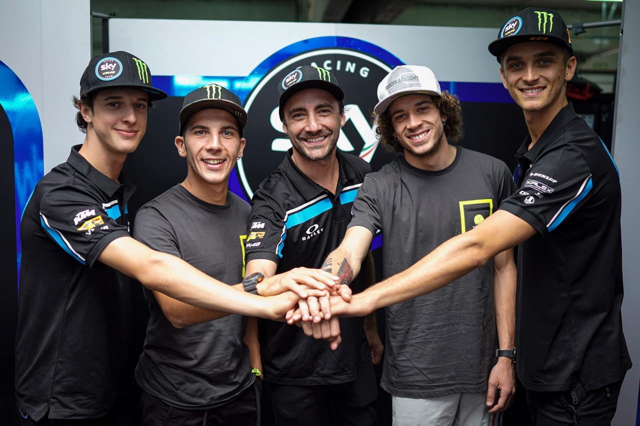 Marco Bezzecchi en Andrea Migno completeren Sky Racing Team VR46