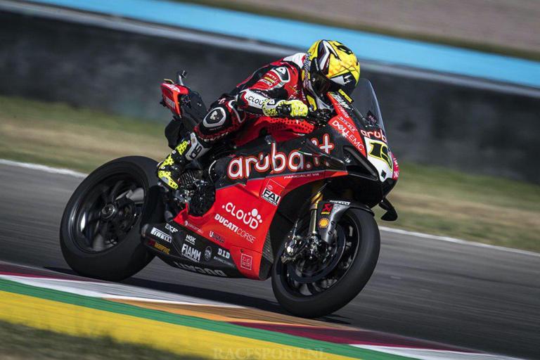 Bautista wint opmerkelijke eerste WorldSBK race in Argentinië, Van der Mark vierde