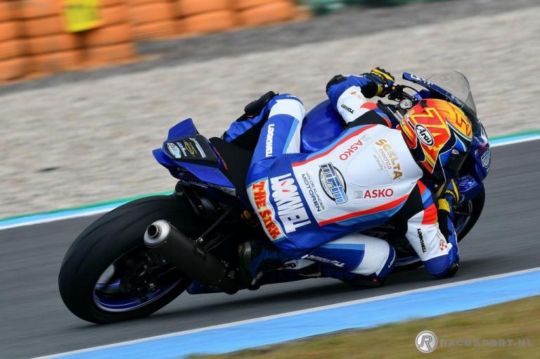 Van Sikkelerus maakt testmeters met zijn Yamaha R6 en R1 op Assen