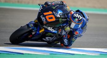 Luca Marini wint Moto2 race Jerez, crash voor Bo Bendsneyder