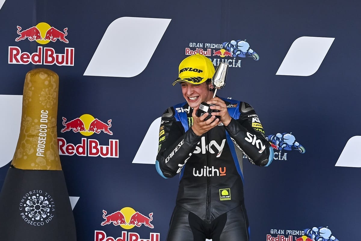22 hechtingen voor Celestino Vietti na bizar Prosecco-incident op podium in Jerez