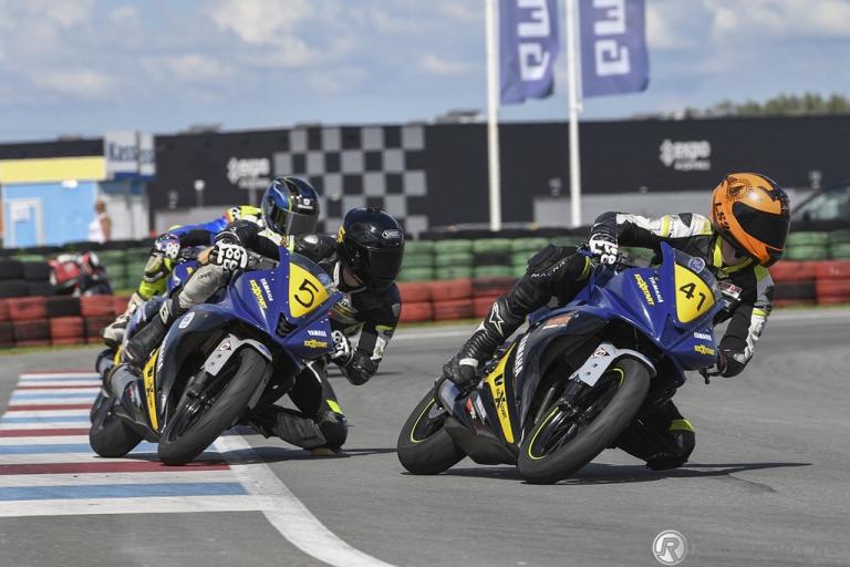 KicXstart Yamaha R125 Cup: Kevin de Haan oppermachtig bij openingswedstrijd in Assen