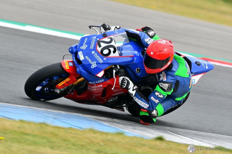 Leerzaam IDM Superbike debuut voor Nieman