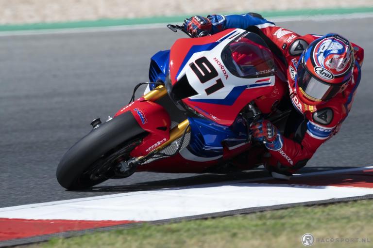 Leon Haslam ook in 2021 teamgenoot Alvaro Bautista bij Team HRC