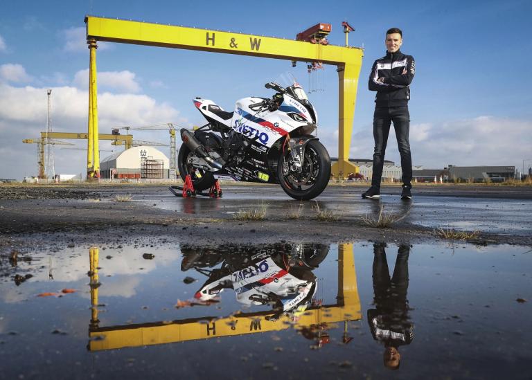 Andrew Irwin in 2021 met Synetiq BMW in British Superbike kampioenschap